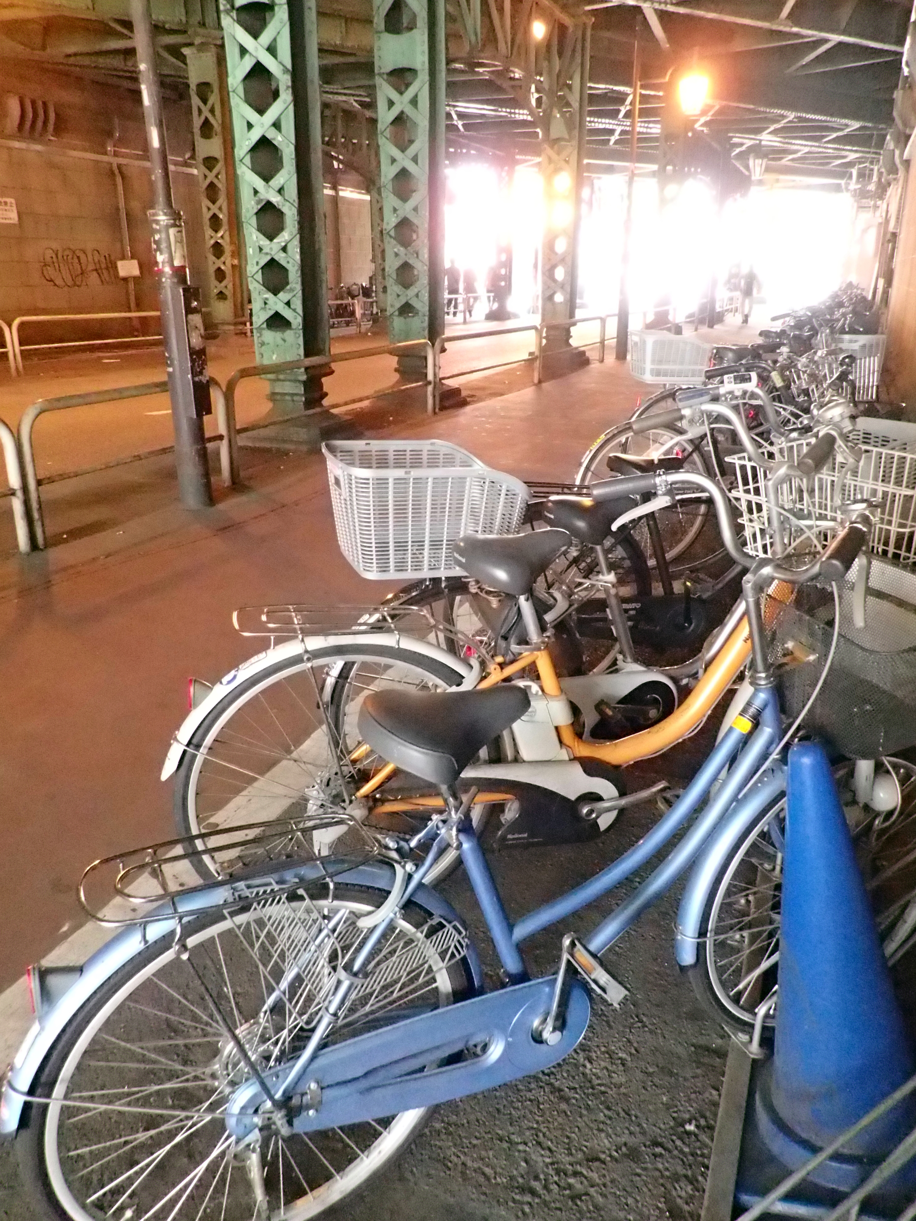 <b>TG-1 / Pモード / F2.8 / 1/80秒 / +0.7EV / ISO3200 / WB:オート / 4.5mm（25mm相当）</b>