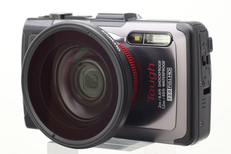 <b>フィッシュアイコンバーター「FCON-T01」を装着</b>