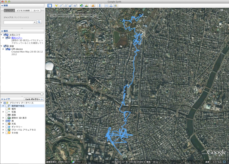 <b>SDカードに記録されたログファイルをGoogle Earthで開いて地図上に移動軌跡を表示させた。おおよそ正確な位置を捉えることができているが、ときおり実際の位置よりずれている。高いビルなどがある場所では、GPSからの電波が遮られてしまうからだろう</b>