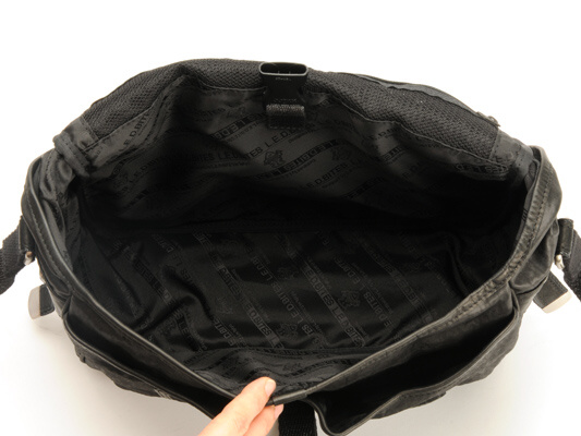 <b>BTCAM-7000のクッションボックスを取り外したところ</b>