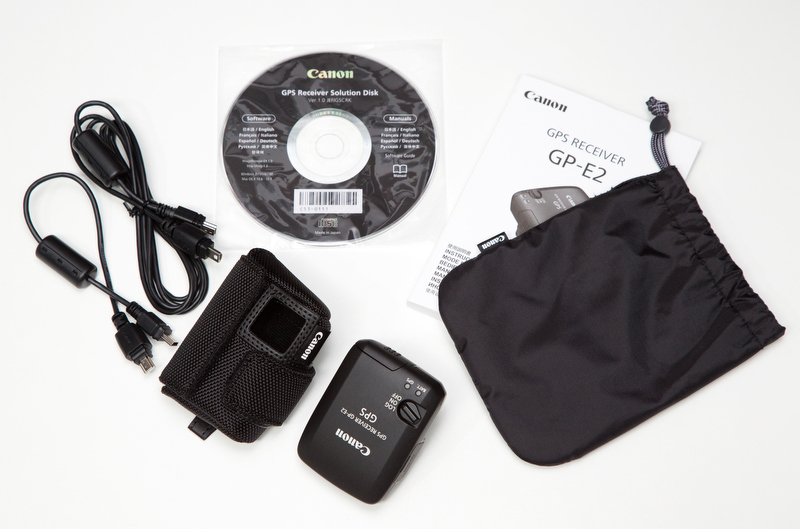 <b>GP-E2の商品構成。GP-E2本体、携帯用ケース、収納ケースなど。GPS機器使用の規制内容書も添付する。</b>