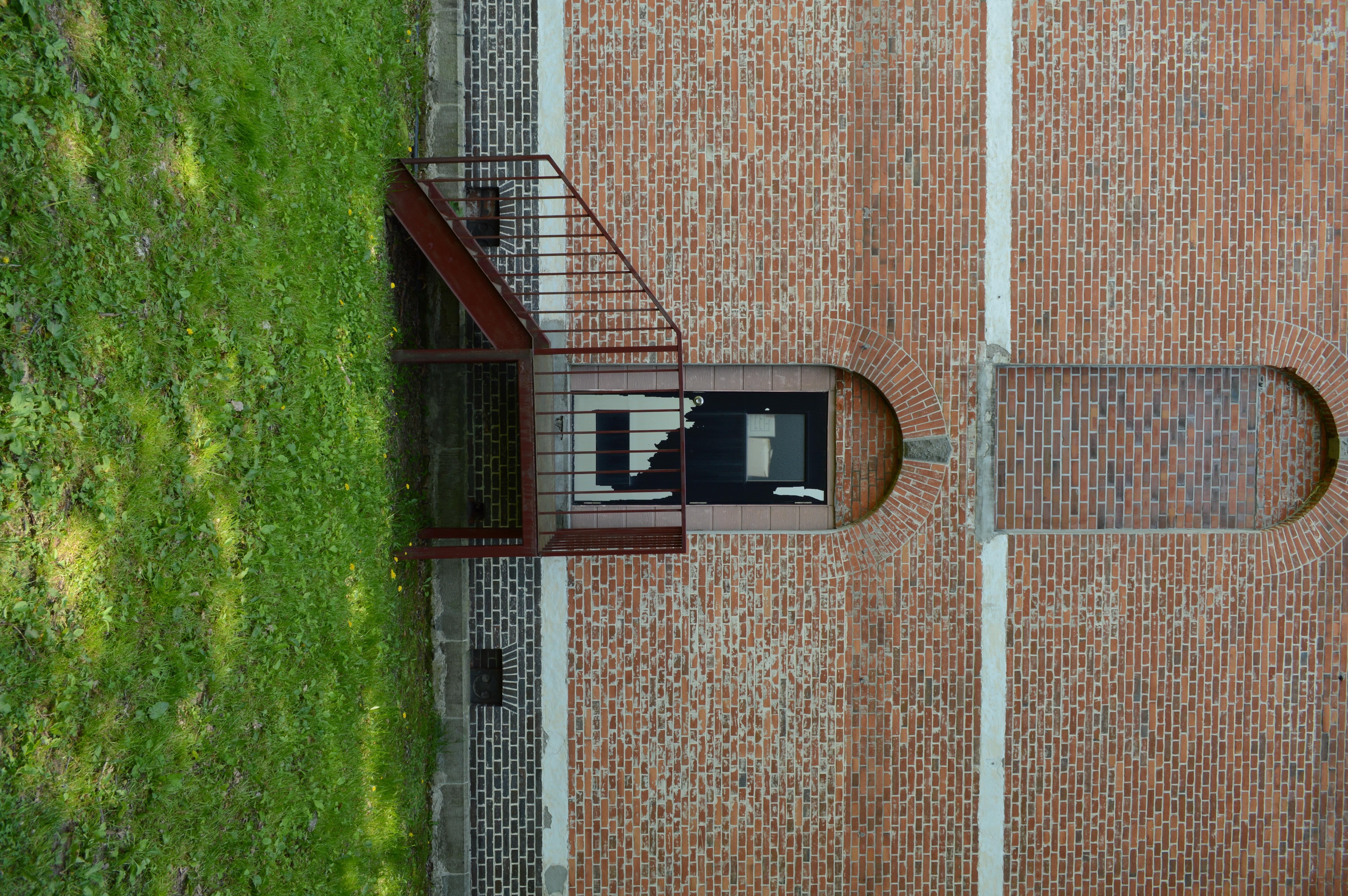 <b>解像力を見るのに撮ったカットで、正直、2,400万画素の本機にはこのレンズは力不足だと思う。まあ、ピクセル等倍で見なければ気にならないけれど。D3200 / AF-S DX NIKKOR 18-55mm F3.5-5.6 G VR / 約13.7MB / 4,000×6,016 / 1/50秒 / F8 / 0.0EV / ISO100 / WB:晴天 / 18mm</b>