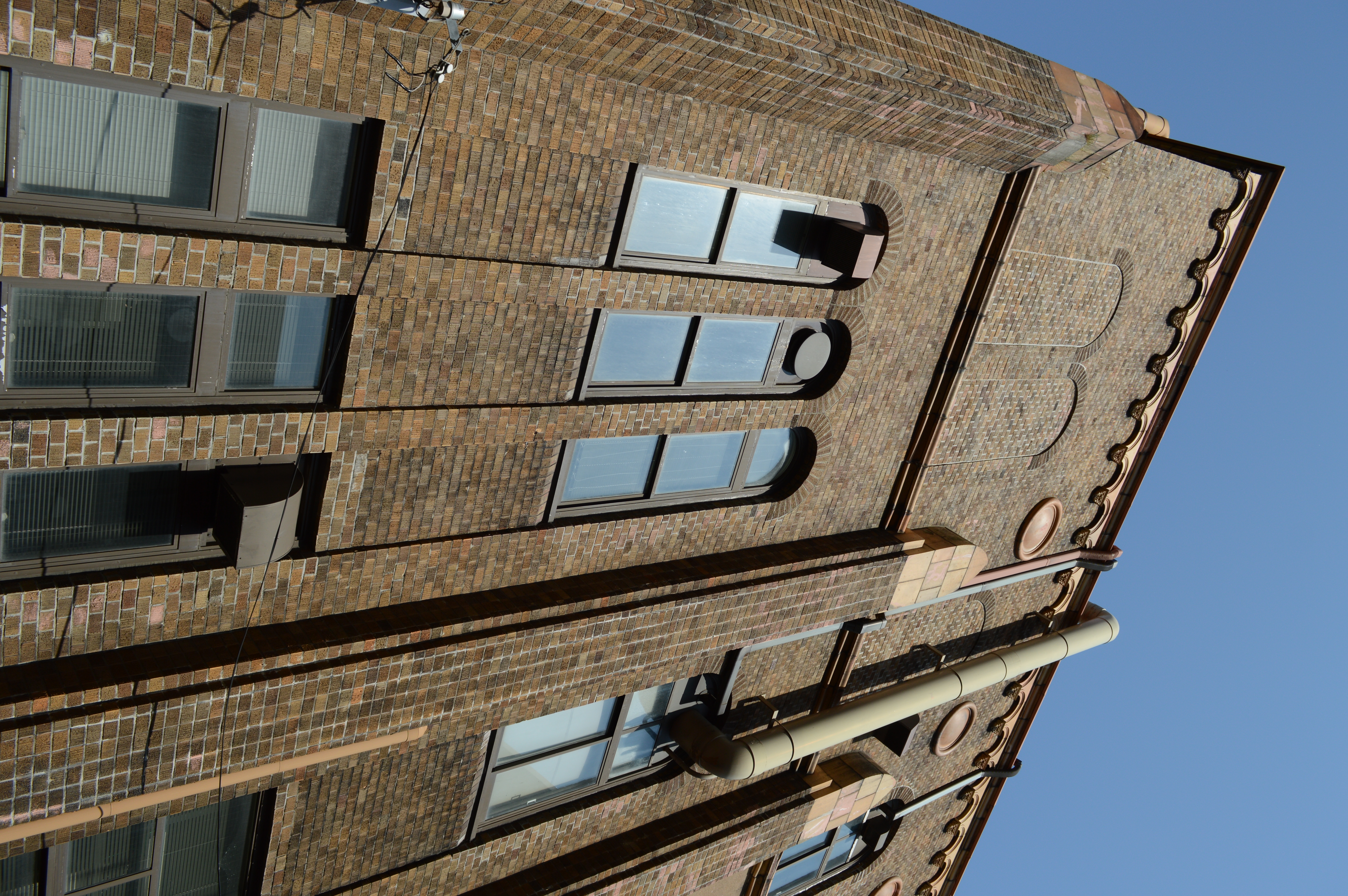 <b>たっぷりと光があって、少し絞れるとぐっとシャープな感じに仕上がってくれる。でも、絞りすぎると回折ボケが起きるので要注意だ。D3200 / AF-S DX NIKKOR 18-55mm F3.5-5.6 G VR / 約13.4MB / 4,000×6,016 / 1/500秒 / F8 / -1.0EV / ISO100 / WB:オート / 18mm</b>