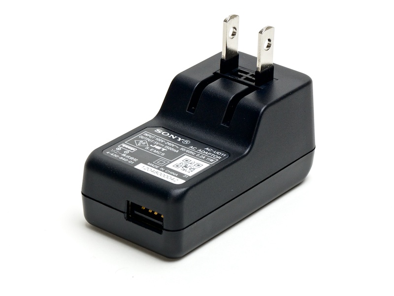 <b>ACアダプターAC-UD11も付属</b>