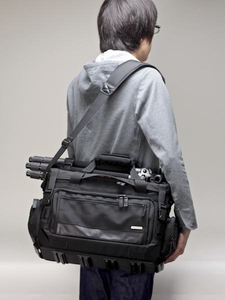 <b>三脚（ハクバHG-504MX）を装着したところ</b>