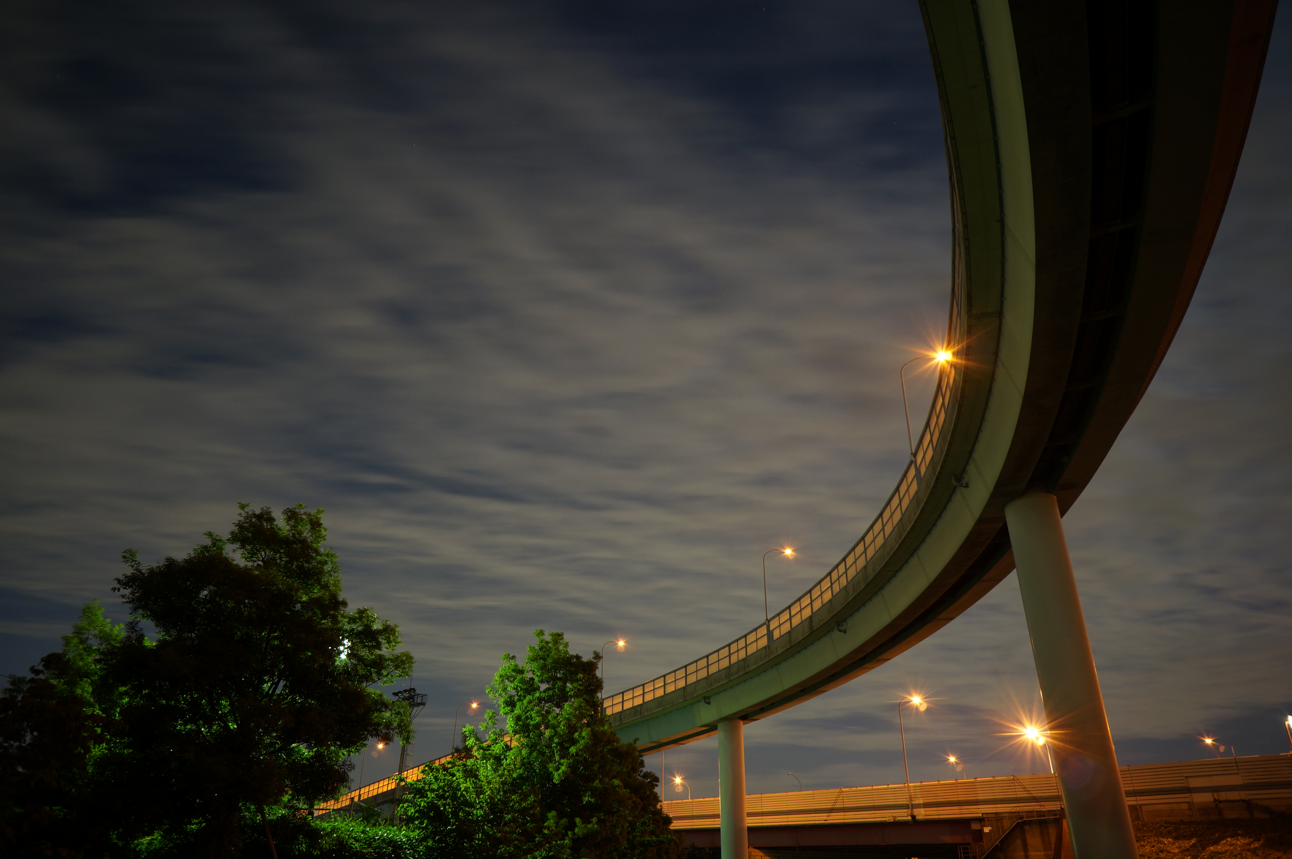 <b>NEX-F3 / E 18-55mm F3.5-5.6 OSS / 約3.7MB / 4,912×3,264 / 20秒 / F5.6 / +1EV / ISO200 / 絞り優先AE / WB：オート / 16mm</b>