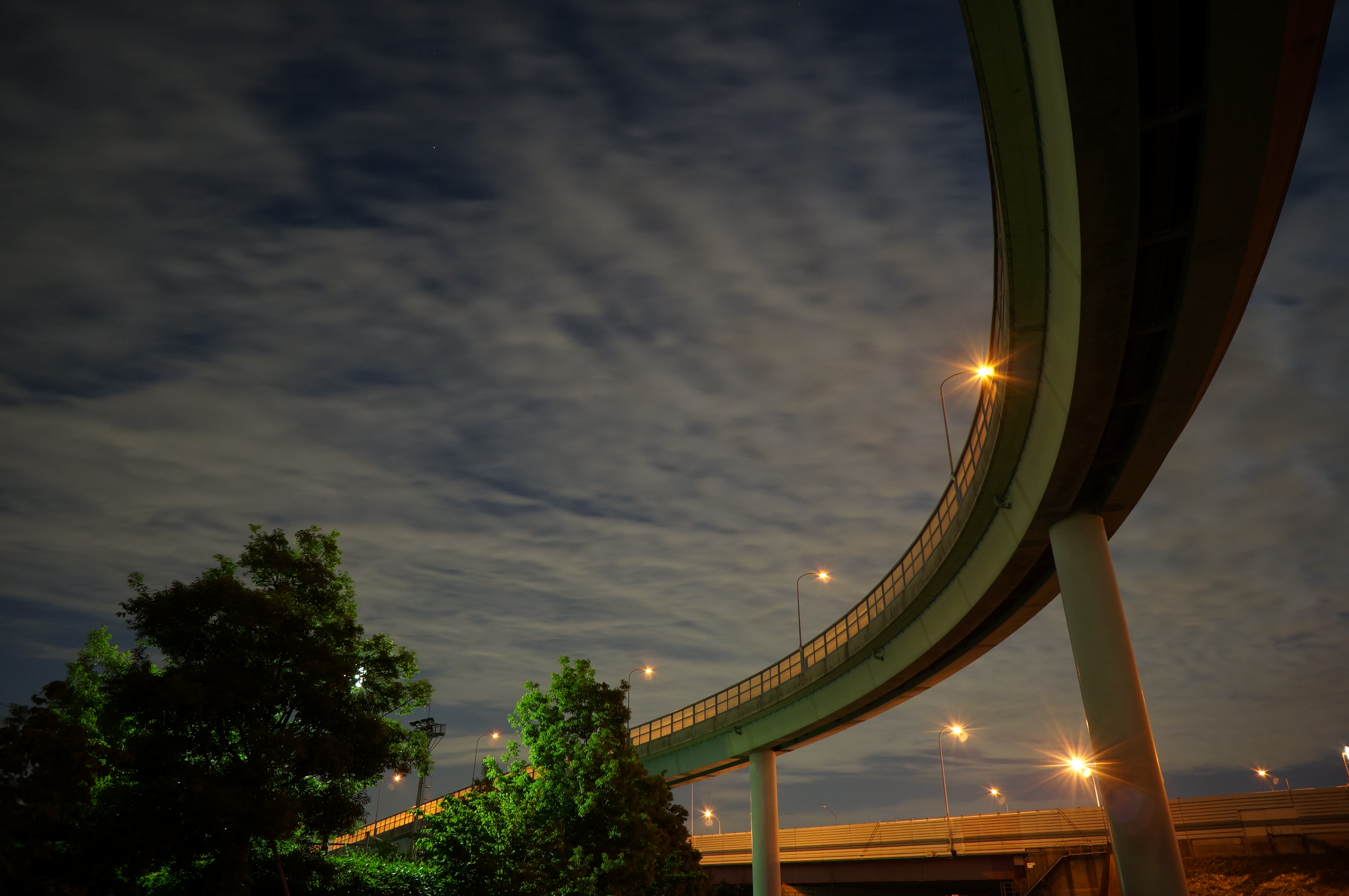 <b>NEX-F3 / E 18-55mm F3.5-5.6 OSS / 約3.2MB / 4,912×3,264 / 10秒 / F5.6 / +1EV / ISO400 / 絞り優先AE / WB：オート / 16mm</b>