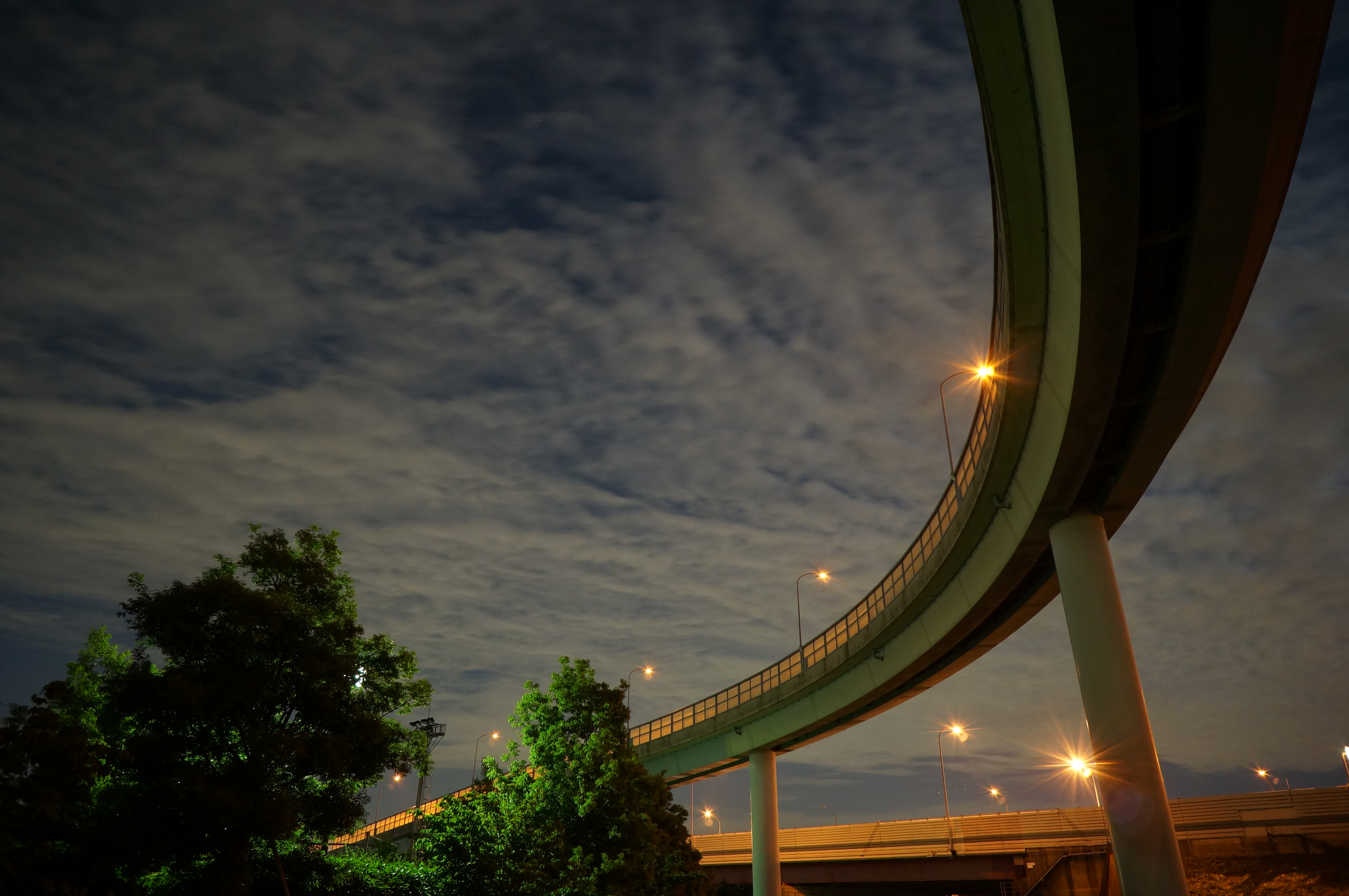 <b>NEX-F3 / E 18-55mm F3.5-5.6 OSS / 約3.5MB / 4,912×3,264 / 5秒 / F5.6 / +1EV / ISO800 / 絞り優先AE / WB：オート / 16mm</b>