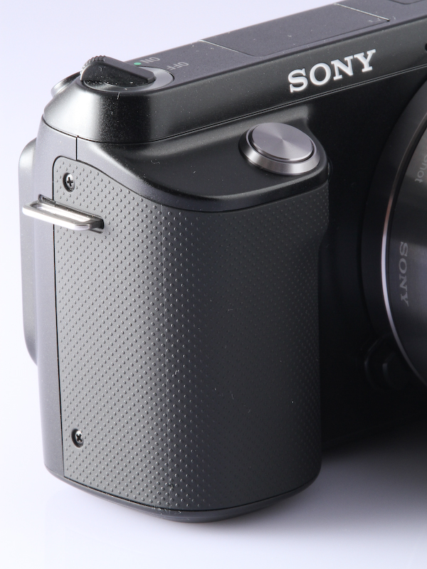 <b>前モデルに比べてグリップが大きくなり握りやすくなった</b>