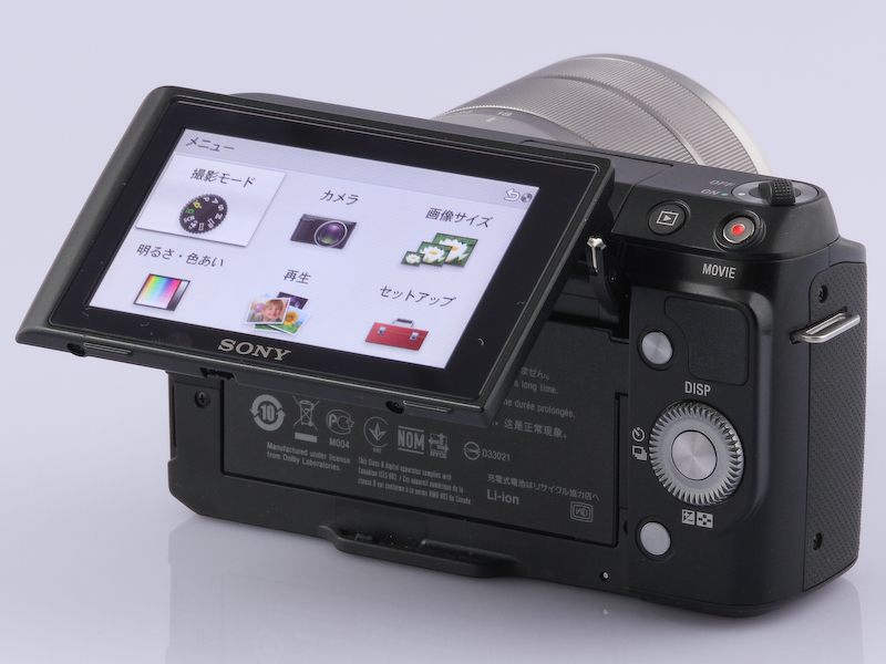 <b>液晶モニターは右のように前方まで向けることが可能</b>