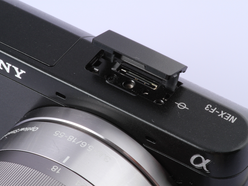 <b>EVFに対応する「スマートアクセサリーターミナル2」も備える</b>