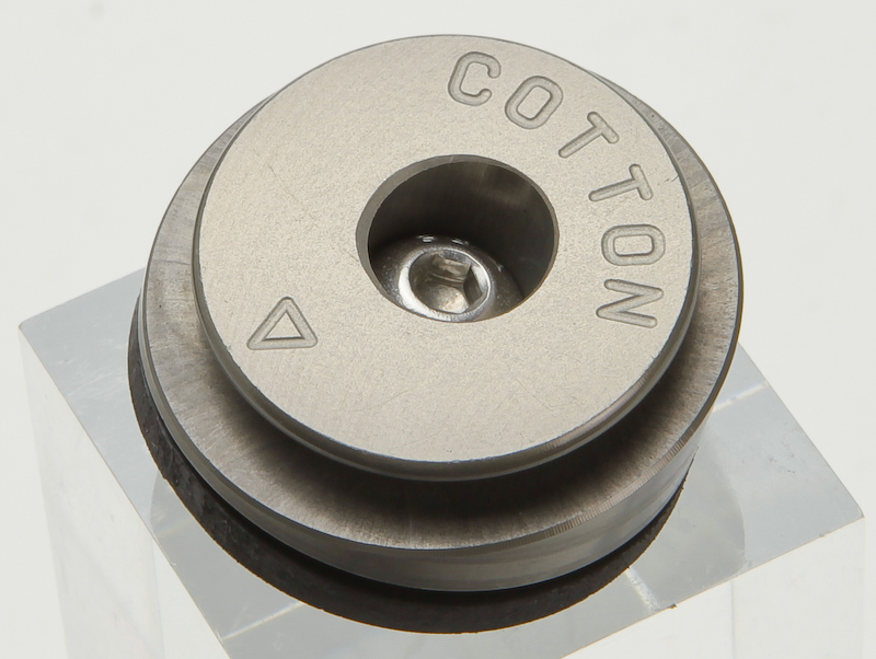 <b>重量機材用という「アングルカメラハブ」</b>