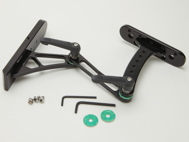 <b>STEADY SHOTのセット内容。緑のリングは関節に挟むワッシャの予備だ</b>