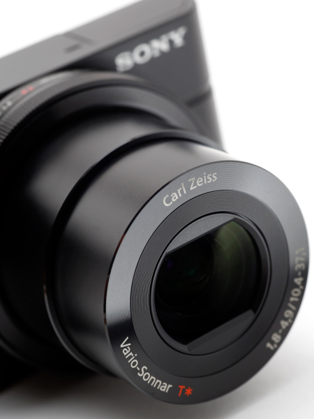 <b>Vario-Sonnar T*の銘が誇らしげである</b>