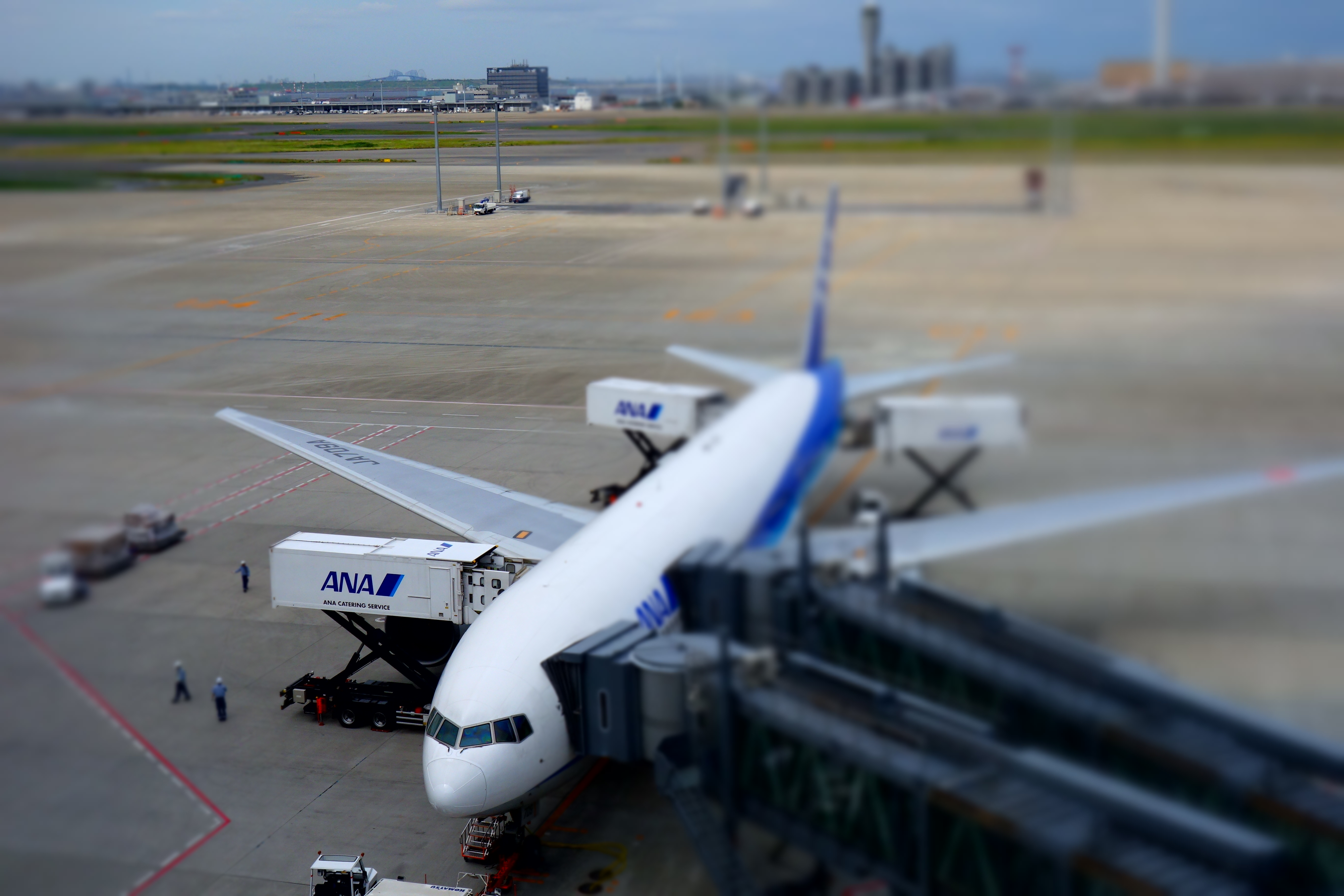 <b>ピクチャーエフェクト：ミニチュア（左） / DSC-RX100 / 約2.4MB / 5,472×3,648 / 1/1,600秒 / F5.6 / 0EV / ISO200 / 17.6mm</b>