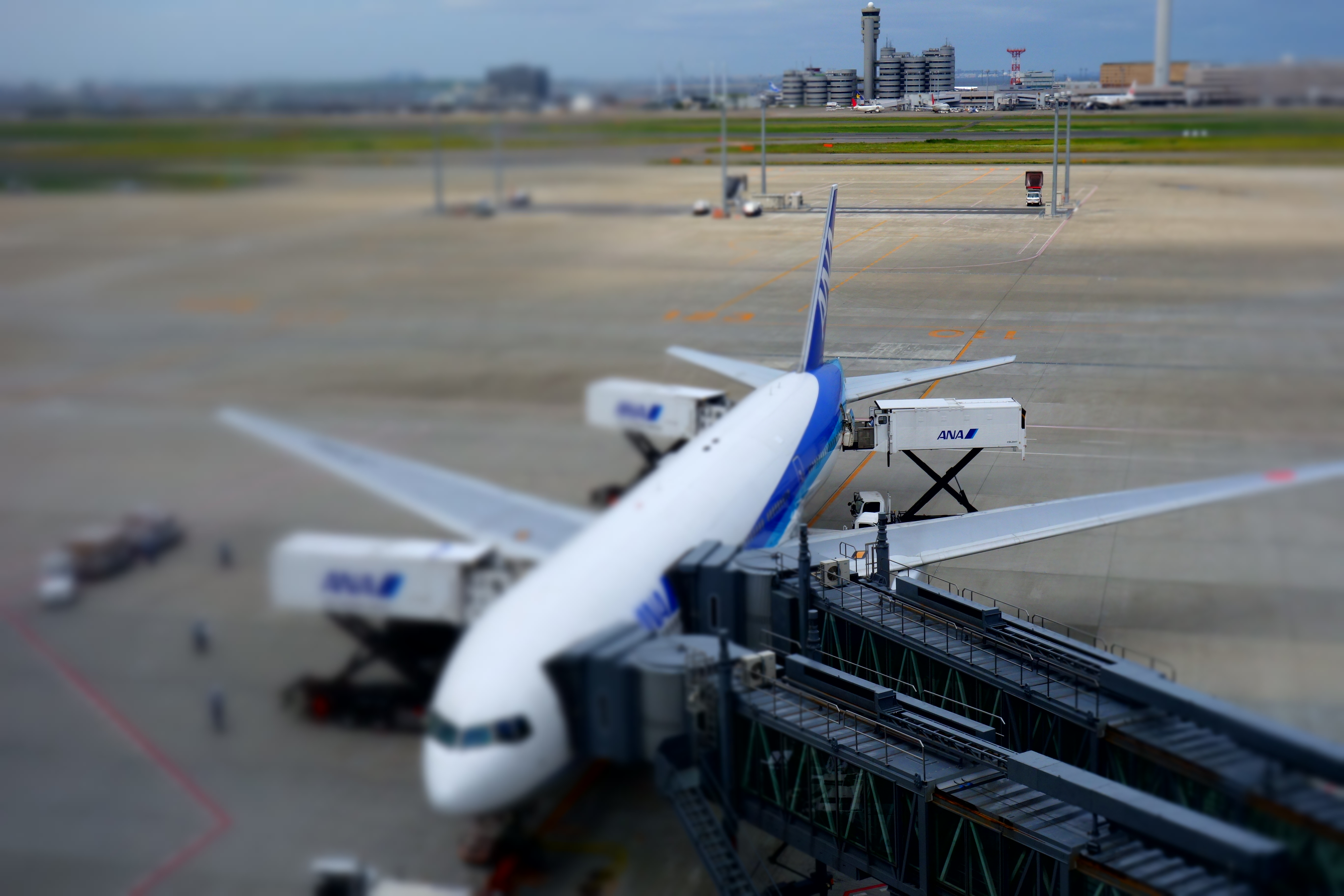 <b>ピクチャーエフェクト：ミニチュア（右） / DSC-RX100 / 約2.5MB / 5,472×3,648 / 1/1,600秒 / F5.6 / 0EV / ISO200 / 17.6mm</b>