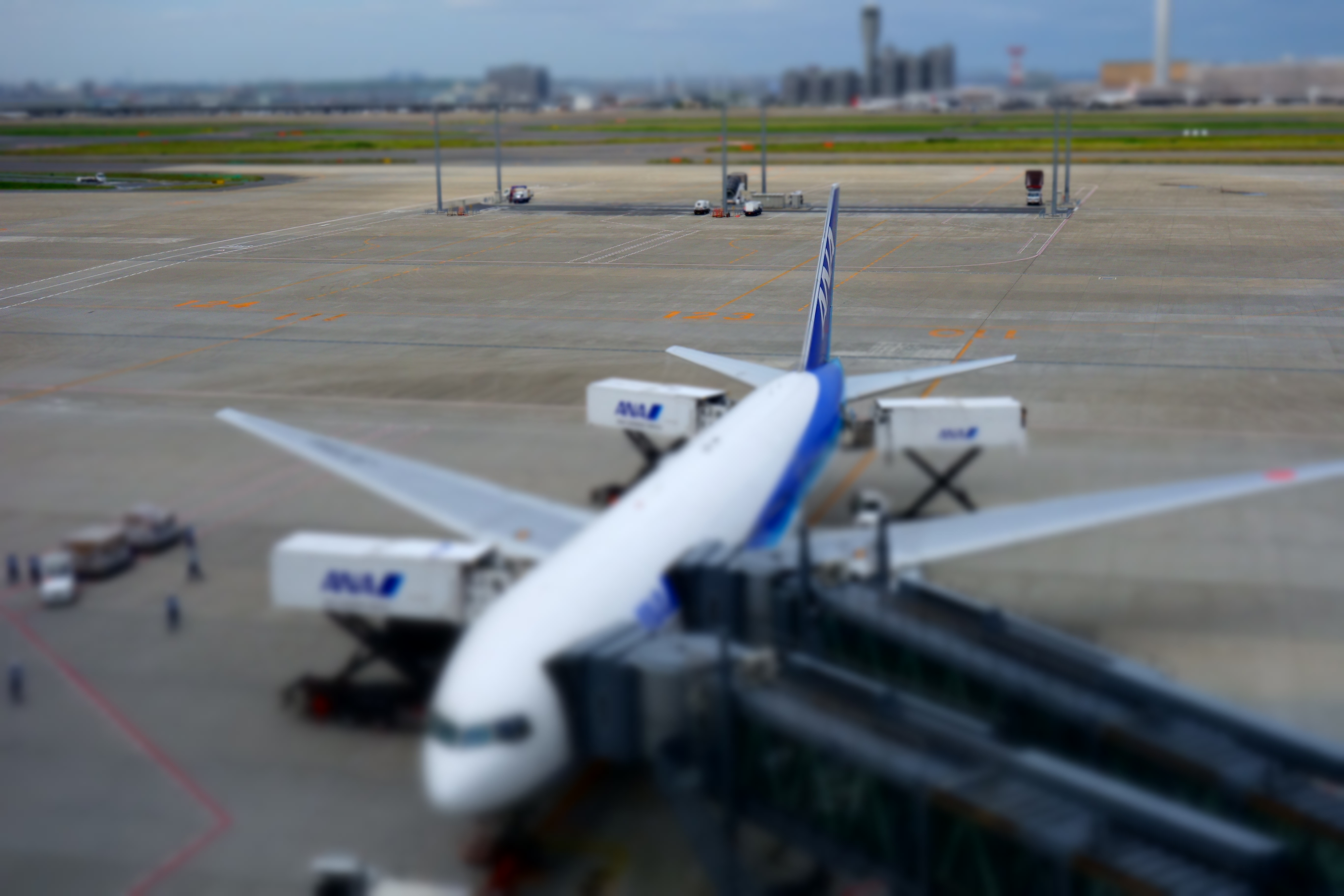 <b>ピクチャーエフェクト：ミニチュア（上） / DSC-RX100 / 約2.2MB / 5,472×3,648 / 1/1,250秒 / F5.6 / 0EV / ISO200 / 17.6mm</b>