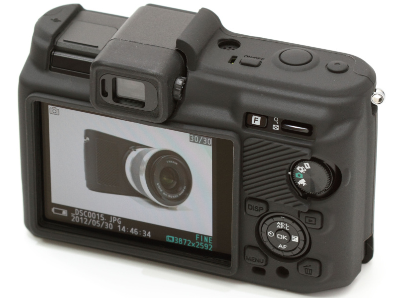 <b>イージーカバー Nikon1-V1用の装着例</b>