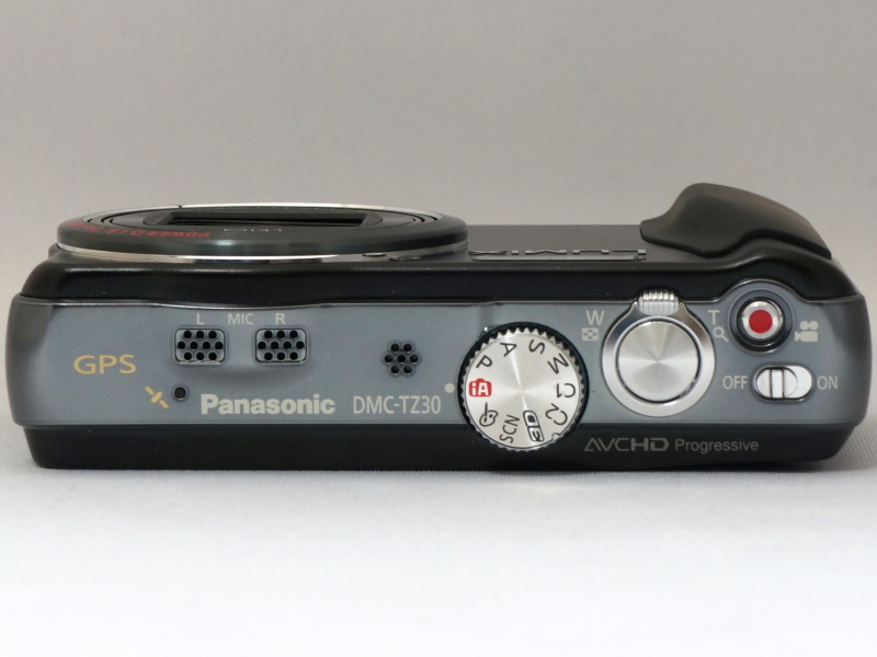 <b>本体上部左側にGPSセンサー</b>