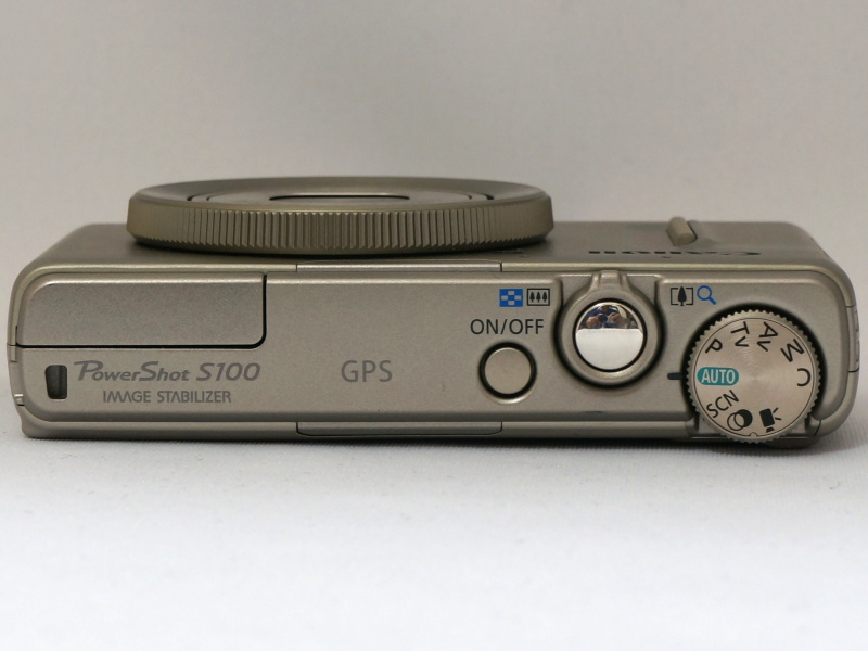 <b>本体上部にGPSセンサー</b>