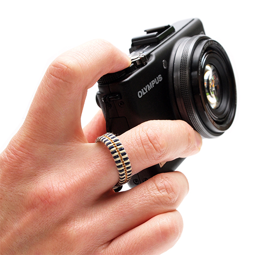 <b>指掛けストラップの使用例</b>