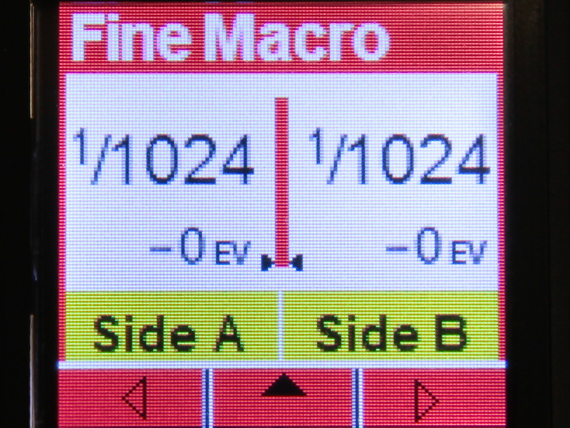 <b>ファインマクロモード。左右独立して光量を設定可能</b>