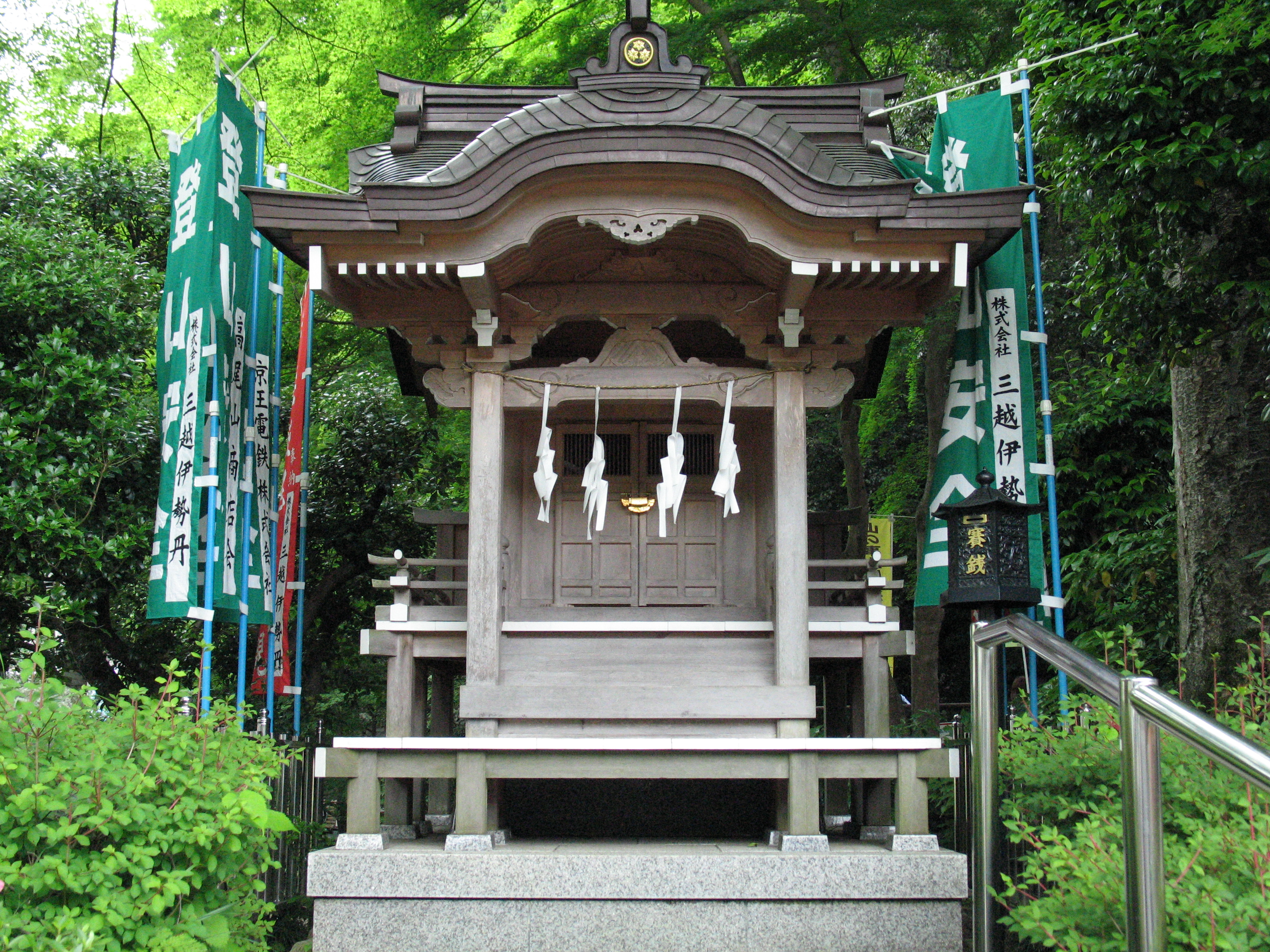 <b>PowerShot G6 / 約4.6MB / 3,072×2,304 / 1/100秒 / F3.5 / -0.3EV / ISO400 / WB:太陽光 / 9mm</b>