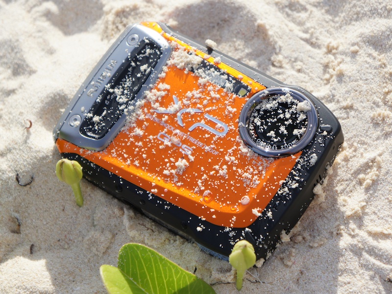 <b>水中に入れても砂まみれにしても大丈夫。落としてもOKなので、子どもに持たせても安心だ</b>