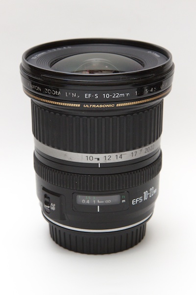 <b>大空に広がる星空は広角で撮影する。標準ズームのワイド端よりも広い画角の広角ズームなら無数の星たちを画面いっぱいに入れて撮ることができる。写真はEF-S 10-22mm F3.5-4.5 USM。</b>