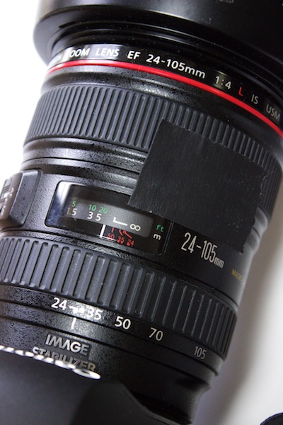 <b>インナーフォーカスのレンズは、ズームリングとピントリングが別の筒になっているので、MFに切り替えてピントリングにテープを貼りピントを位置を固定することができる</b>