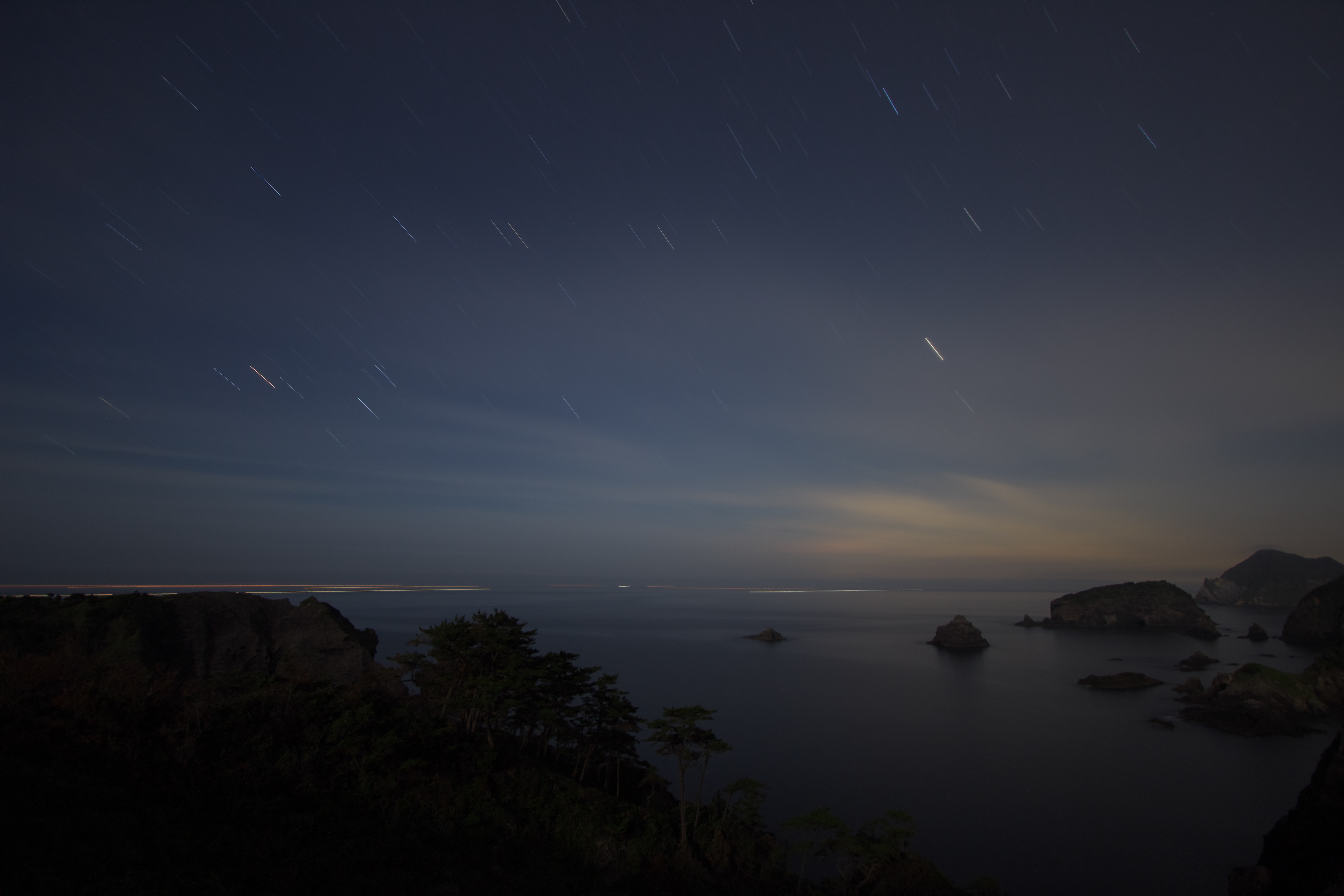 <b>RAW現像で露出補正を-0.5で全体を暗くし、ホワイトバランスを4500Kにして全体的に青っぽくすることで夜の雰囲気で仕上げた。同時にコントラストと画像のノイズリダクション処理を行なった（SILKYPIX Developer Studio Pro 5を使用）</b>