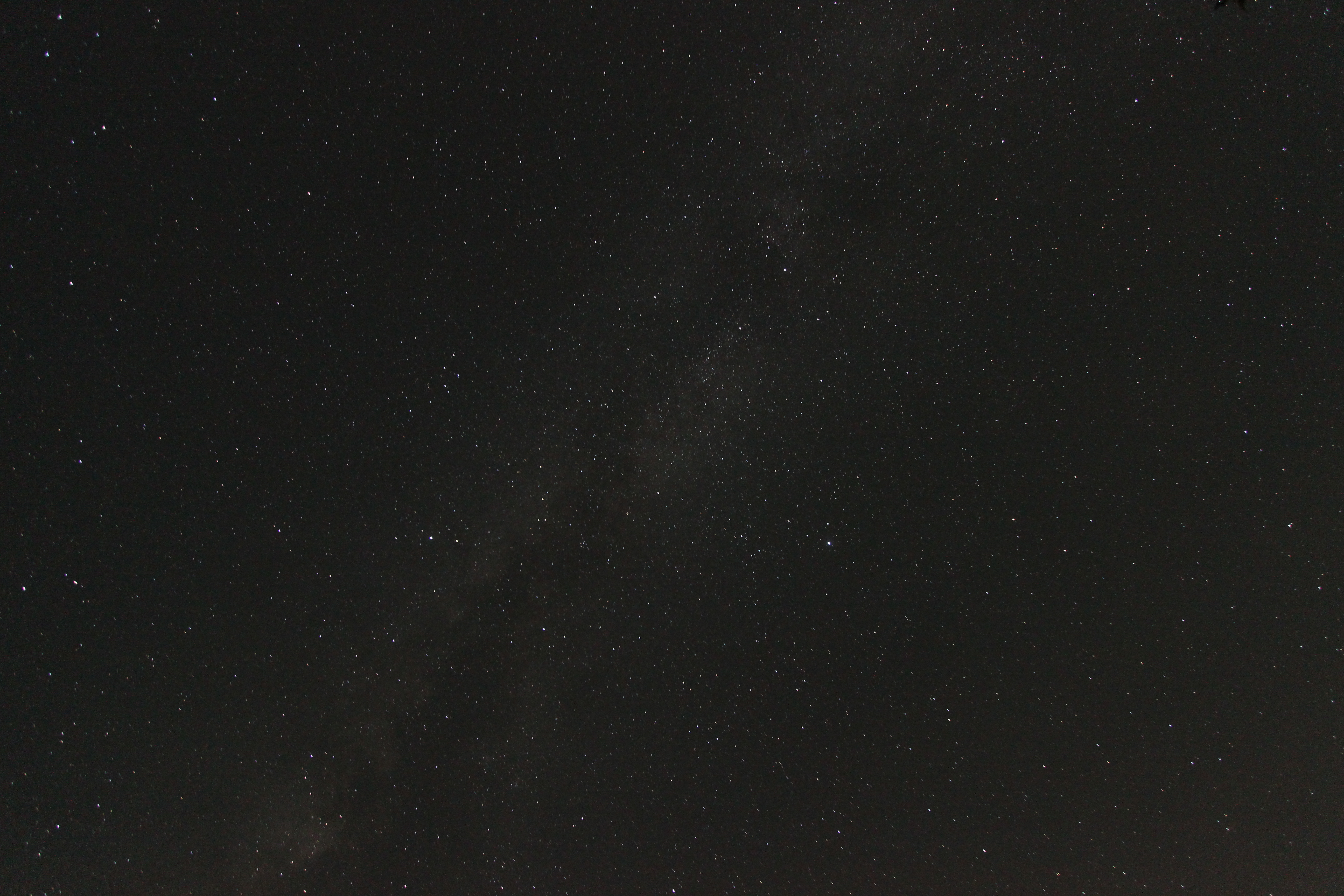 <b>ISO1600、絞りF3.5、露光時間30秒で撮影したら暗く写ってしまった</b>