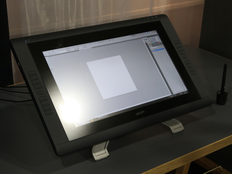 <b>フルHD対応になったCintiq 22HD</b>
