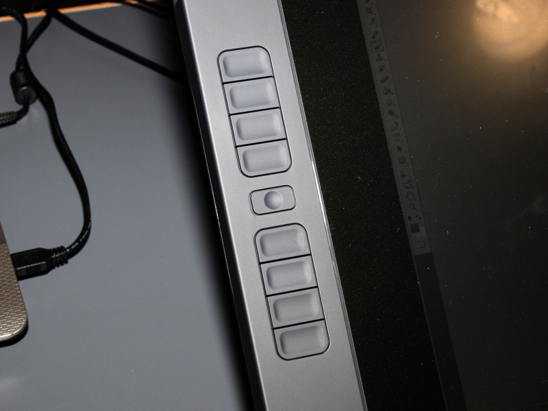 <b>前面両サイドのハードウェアキー</b>