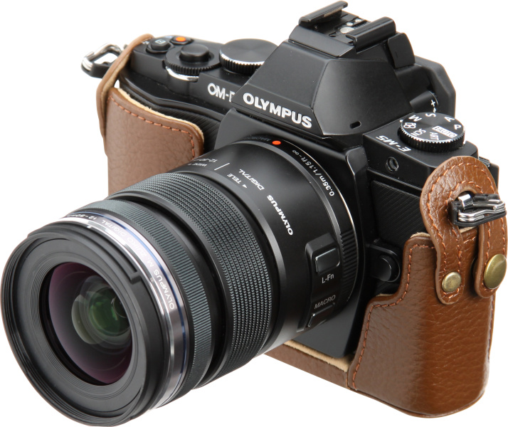 <b>OLYMPUS OM-D E-M5用（ブラウンの装着例、以下同）</b>