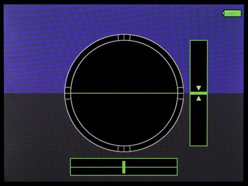 <b>電子水準器の表示。左右方向のほか、前後の傾きも表示する。</b>