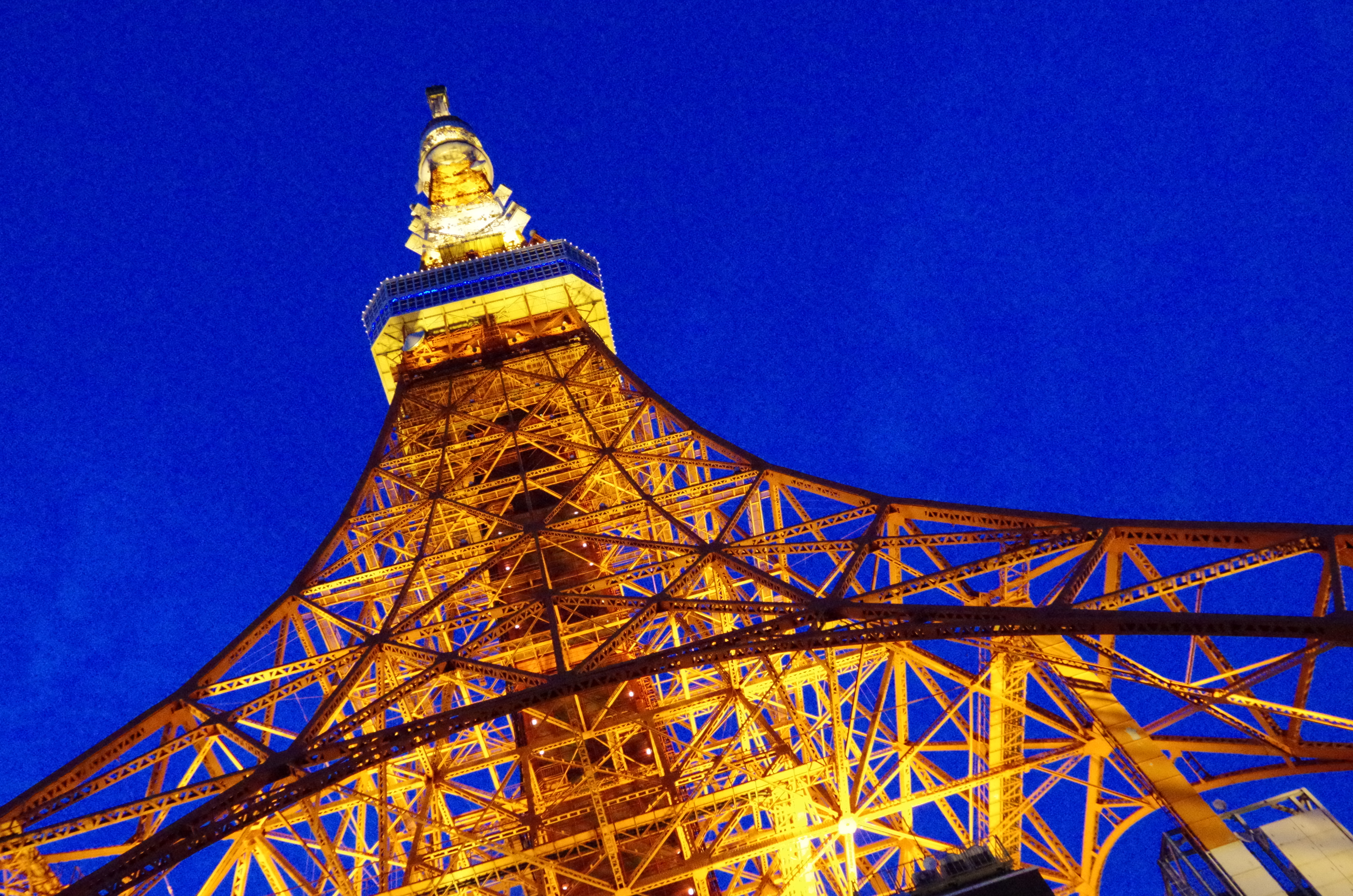 <b>NR：オート / ISO12800 / K-30 / DA 18-135mm F3.5-5.6 ED AL（IF）DC WR / 約6.7MB / 4,928×3,264 / 1/160秒 / F8 / 0EV / 18mm</b>