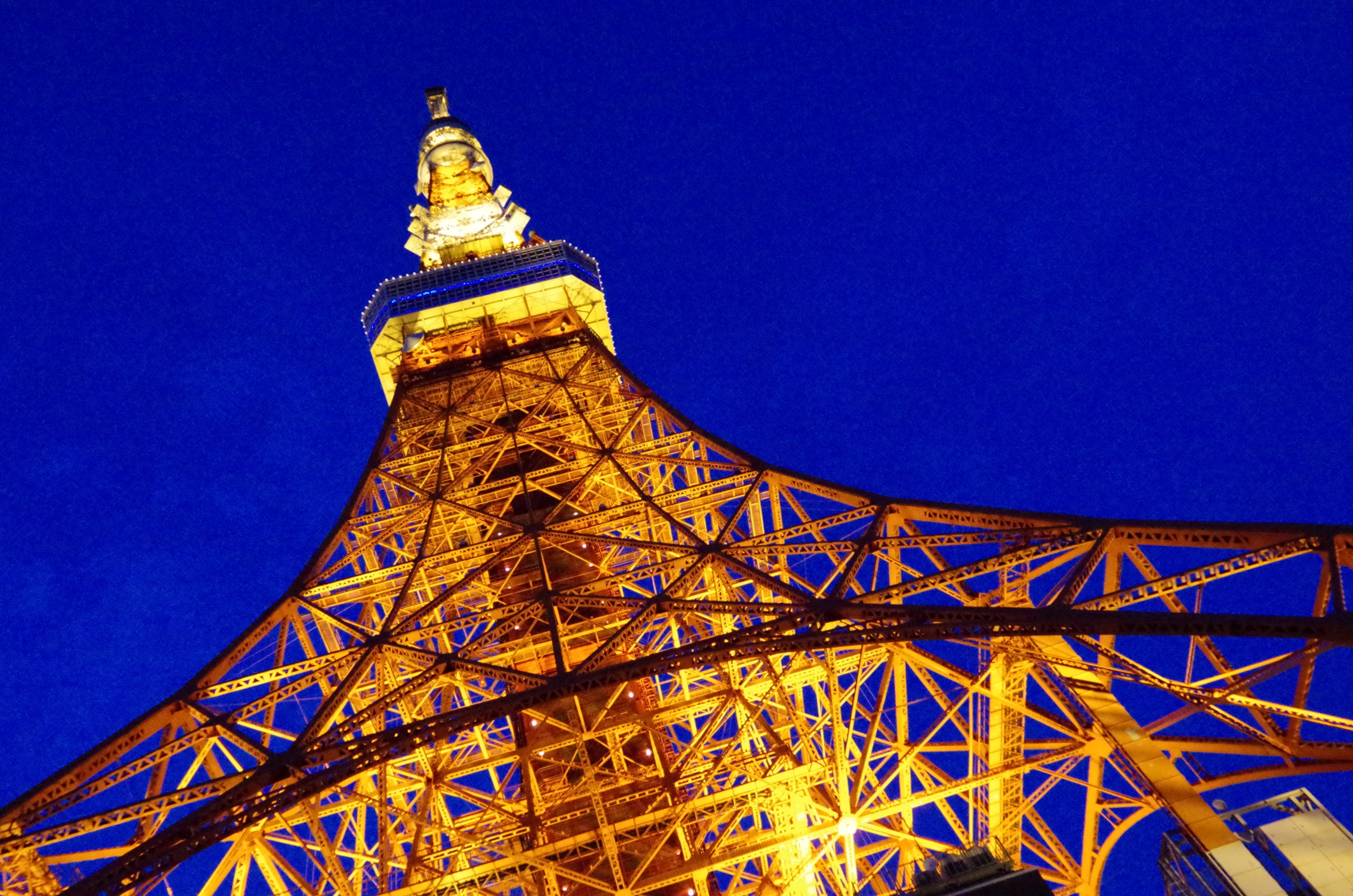 <b>NR：強 / ISO12800 / K-30 / DA 18-135mm F3.5-5.6 ED AL（IF）DC WR / 約6.9MB / 4,928×3,264 / 1/125秒 / F8 / 0EV / 18mm</b>