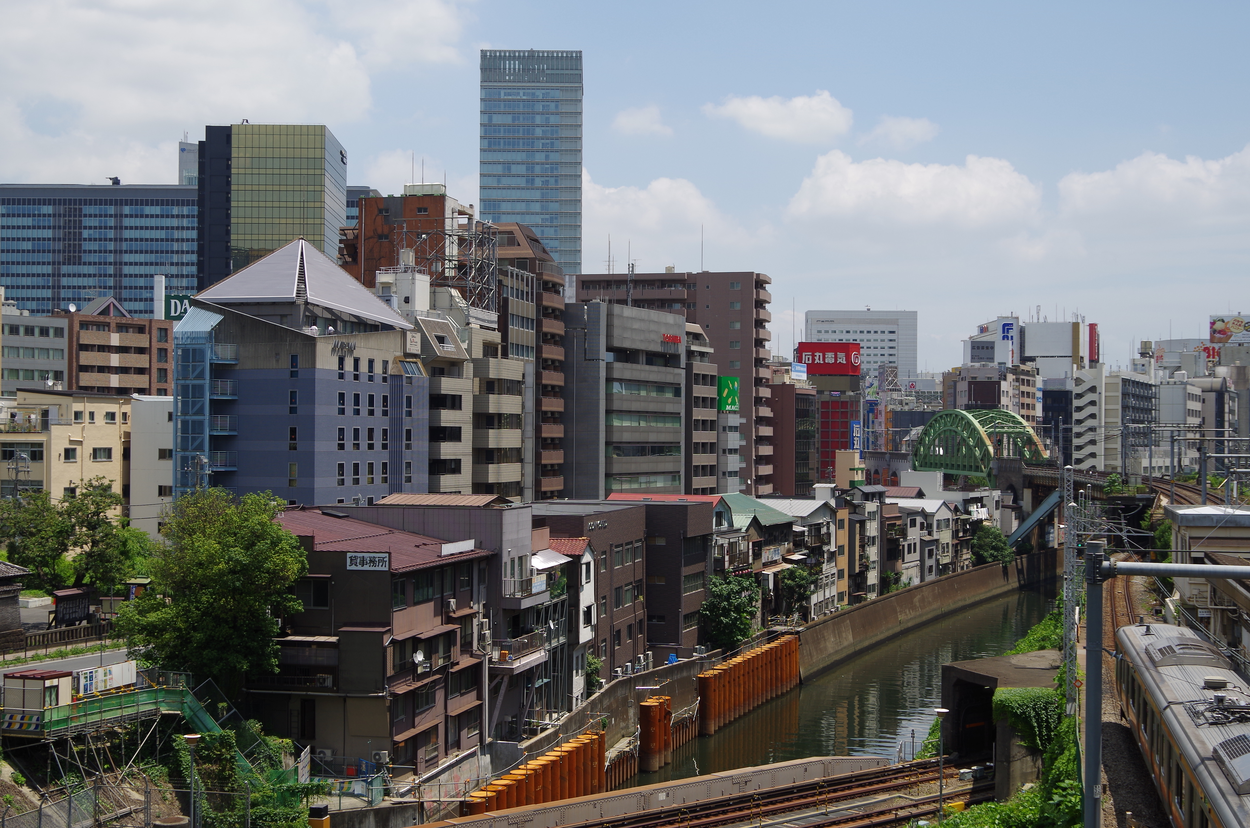 <b>デジタルフィルター：オフ / K-30 / DA 18-135mm F3.5-5.6 ED AL（IF）DC WR / 約6.6MB / 4,928×3,264 / 1/250秒 / F8 / 0EV / ISO100 / 31mm</b>