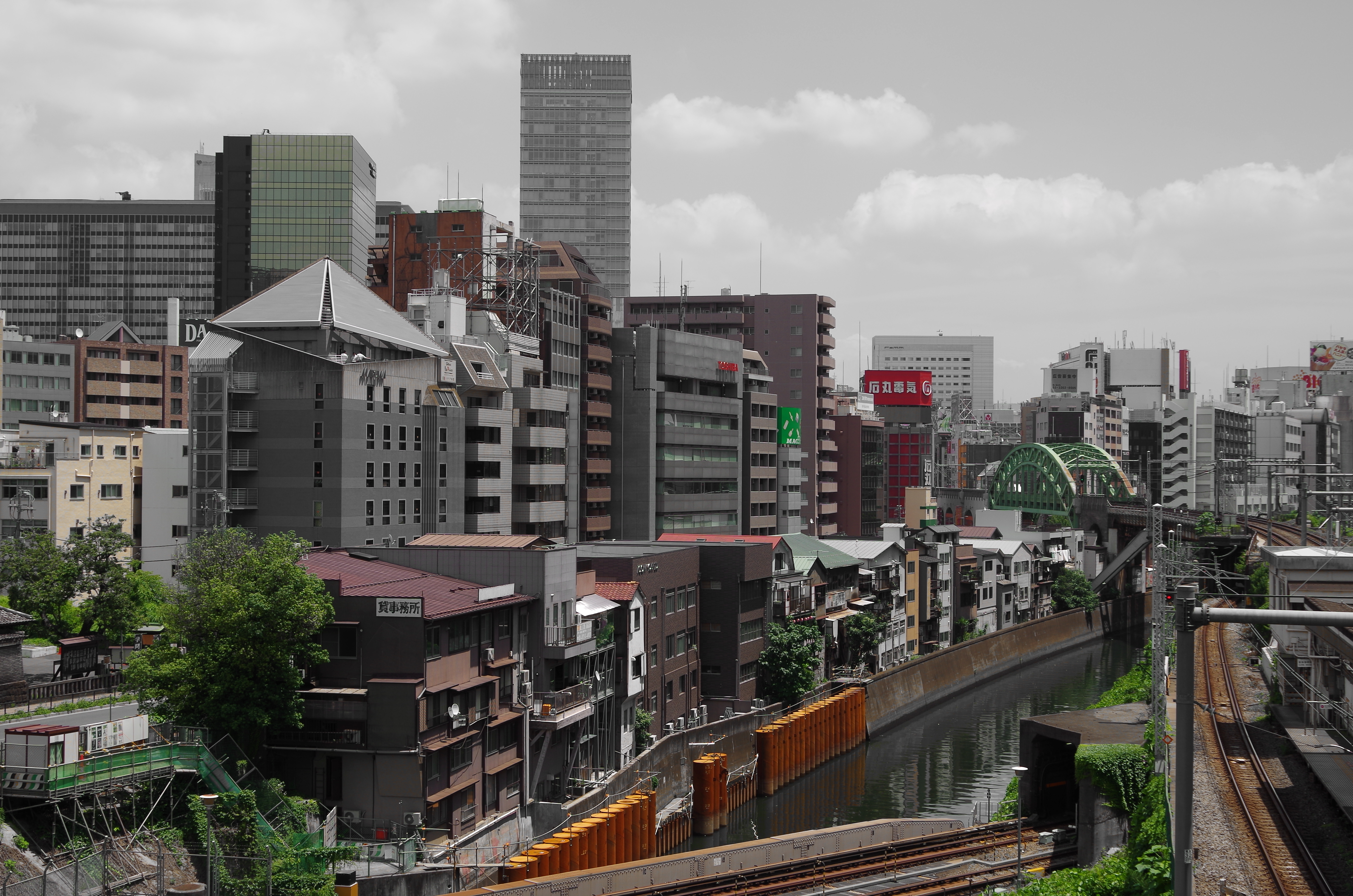 <b>デジタルフィルター：色抽出 / K-30 / DA 18-135mm F3.5-5.6 ED AL（IF）DC WR / 約6.7MB / 4,928×3,264 / 1/250秒 / F8 / 0EV / ISO100 / 31mm</b>