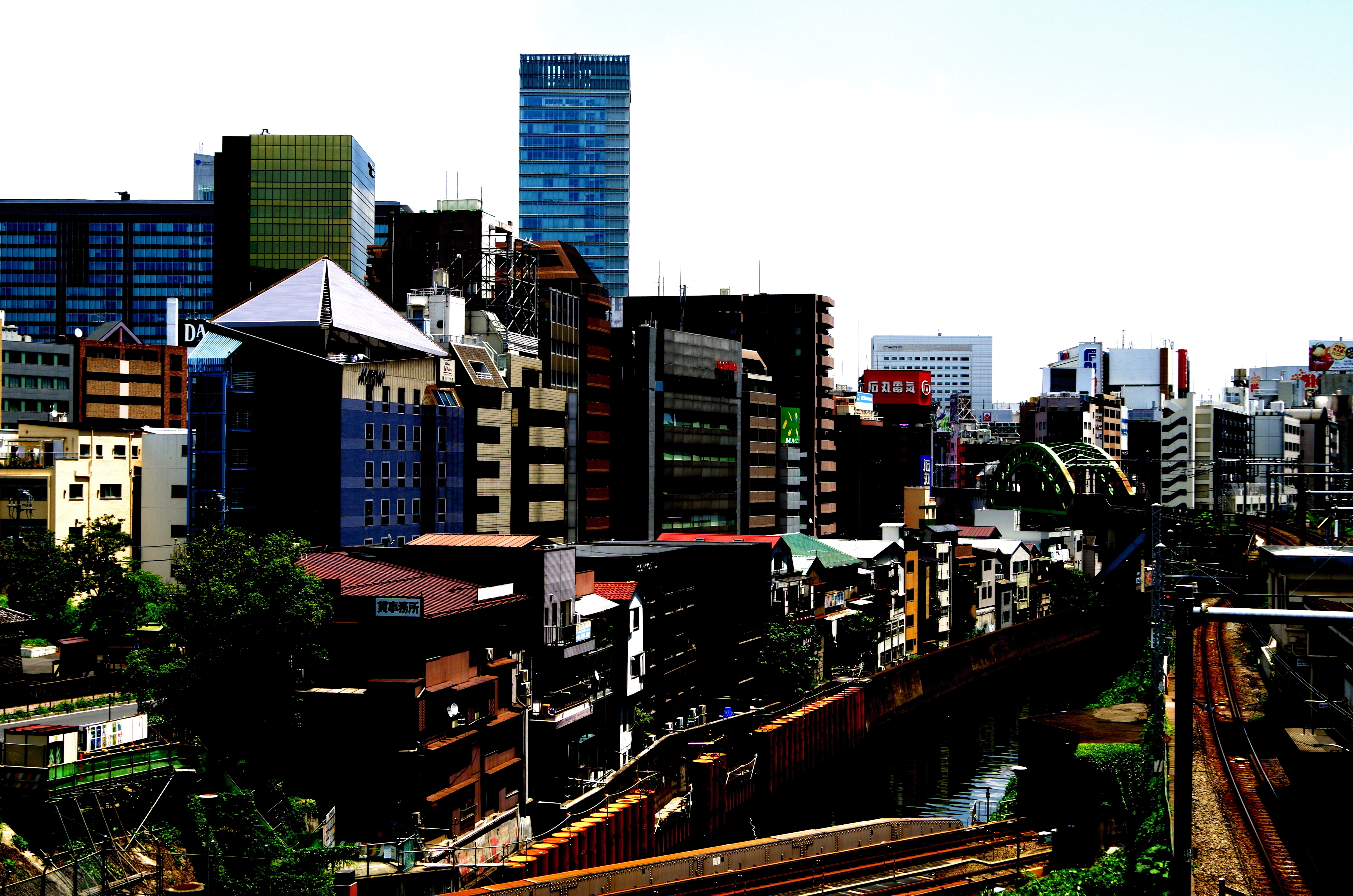 <b>デジタルフィルター：ハイコントラスト / K-30 / DA 18-135mm F3.5-5.6 ED AL（IF）DC WR / 約5.8MB / 4,928×3,264 / 1/250秒 / F8 / 0EV / ISO100 / 31mm</b>