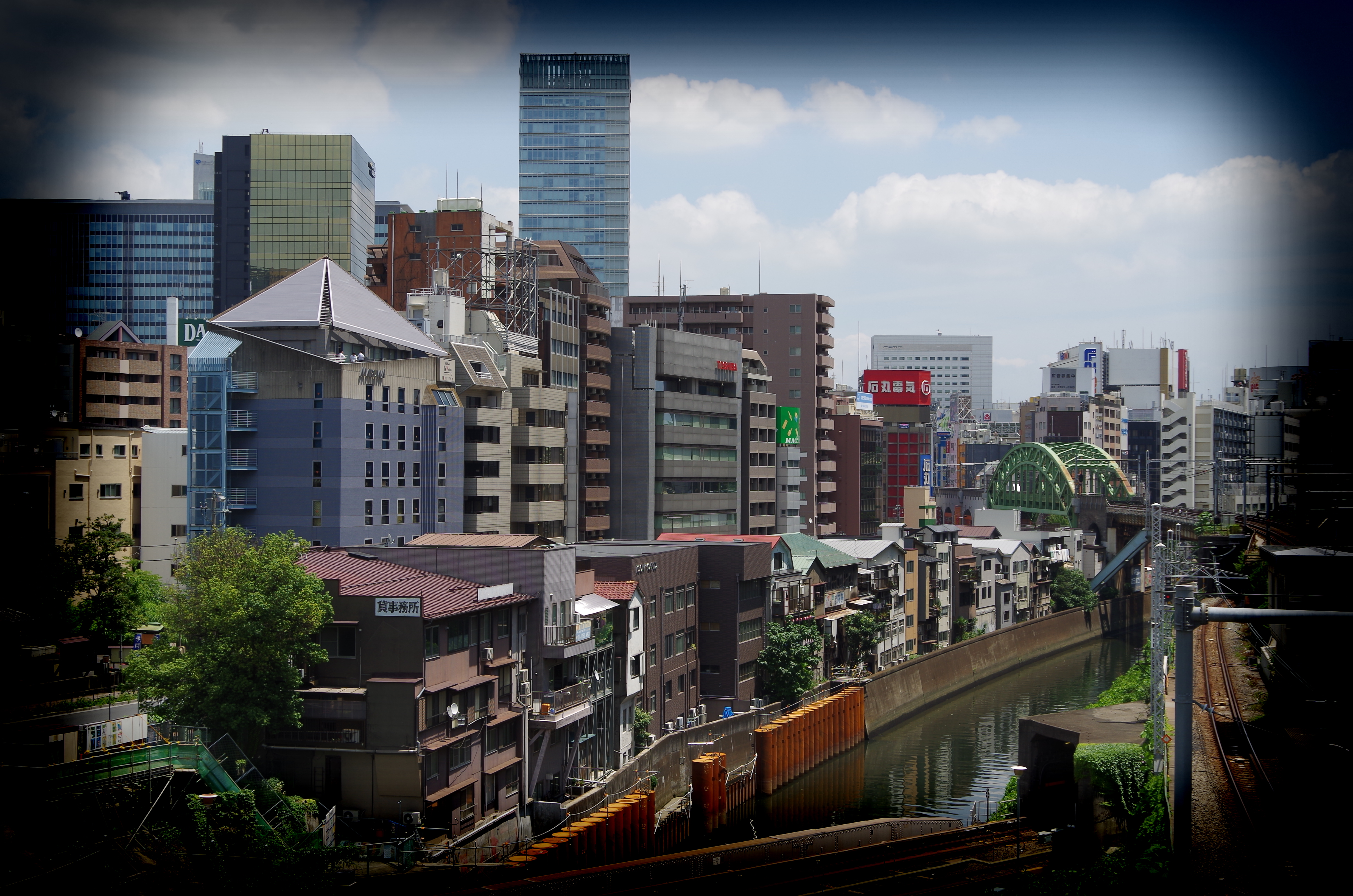 <b>デジタルフィルター：シェーディング / K-30 / DA 18-135mm F3.5-5.6 ED AL（IF）DC WR / 約7.4MB / 4,928×3,264 / 1/250秒 / F8 / 0EV / ISO100 / 31mm</b>