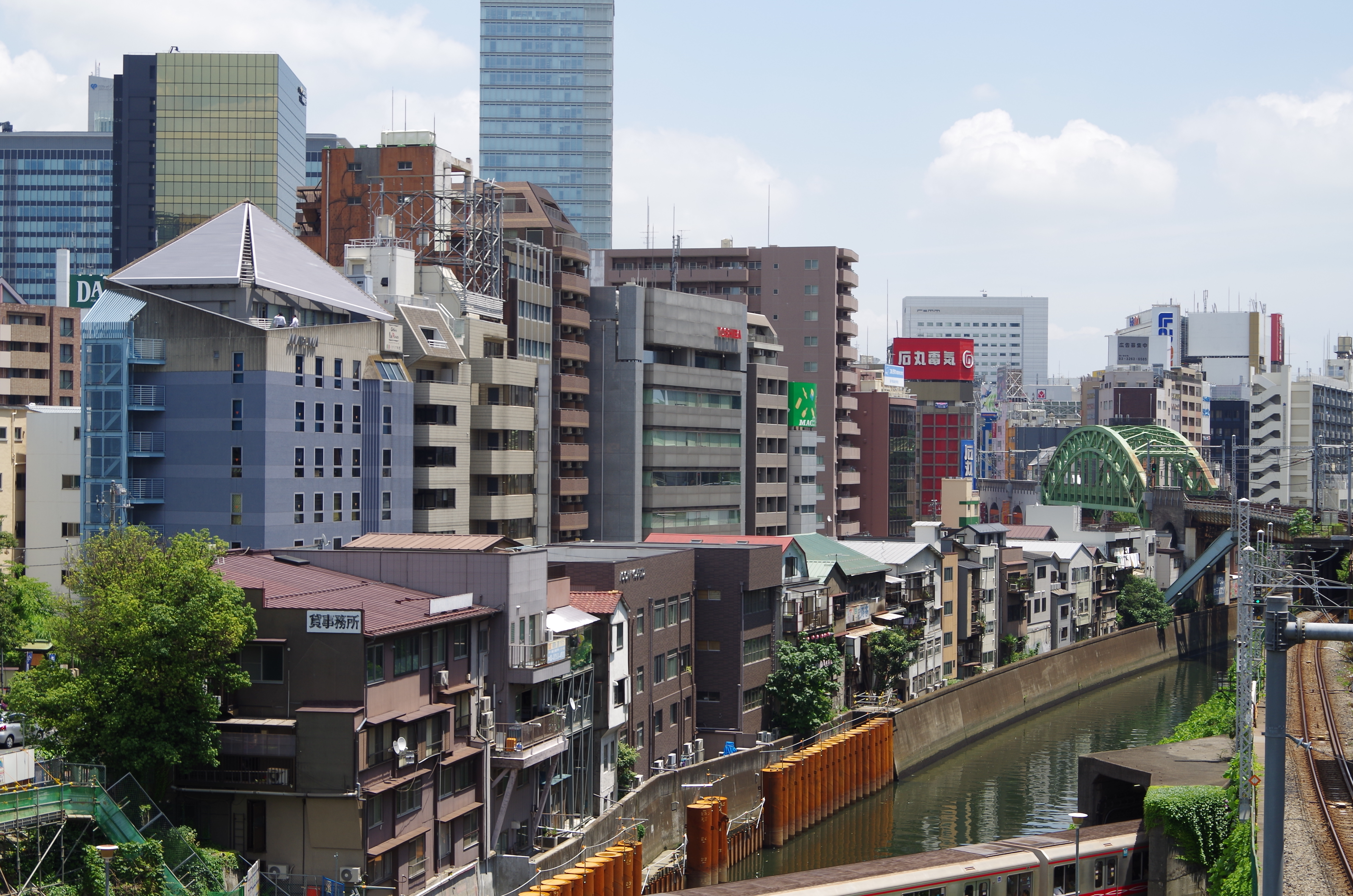 <b>カスタムイメージ：鮮やか / K-30 / DA 18-135mm F3.5-5.6 ED AL（IF）DC WR / 約6.7MB / 4,928×3,264 / 1/160秒 / F8 / +0.3EV / ISO100 / 36mm</b>