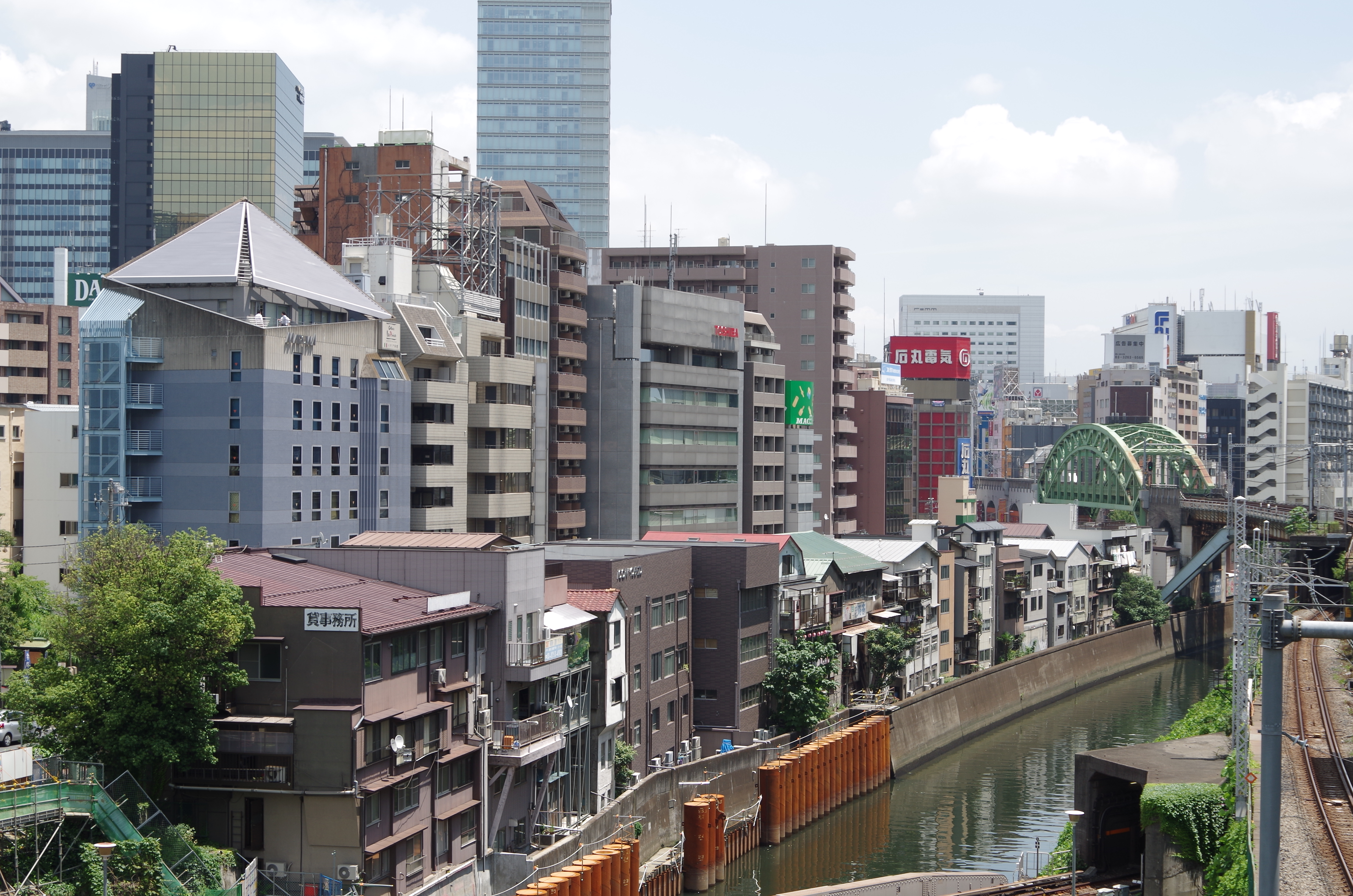 <b>カスタムイメージ：ナチュラル / K-30 / DA 18-135mm F3.5-5.6 ED AL（IF）DC WR / 約6.6MB / 4,928×3,264 / 1/125秒 / F8 / +0.3EV / ISO100 / 36mm</b>