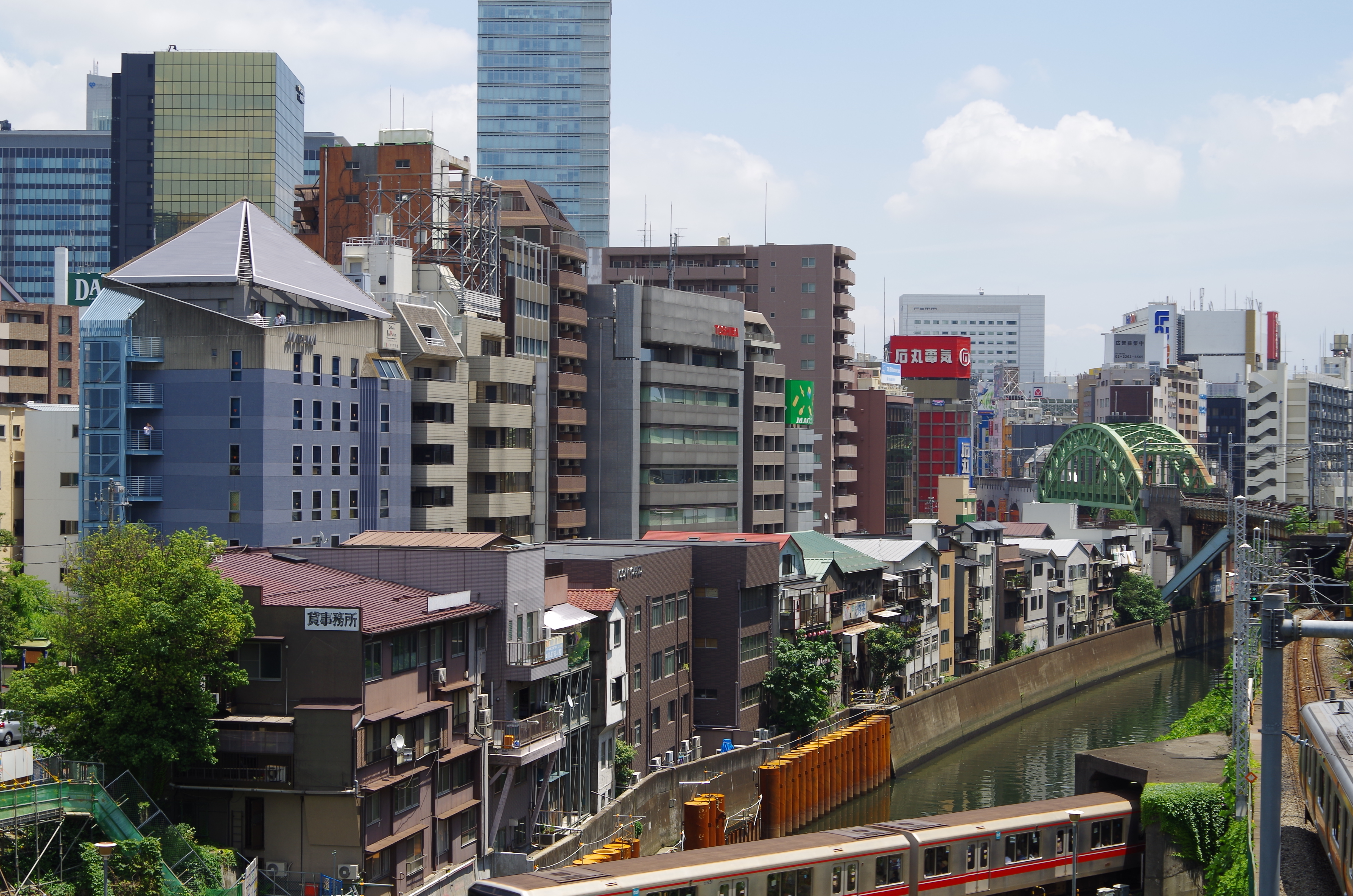 <b>カスタムイメージ：風景 / K-30 / DA 18-135mm F3.5-5.6 ED AL（IF）DC WR / 約6.9MB / 4,928×3,264 / 1/160秒 / F8 / +0.3EV / ISO100 / 36mm</b>