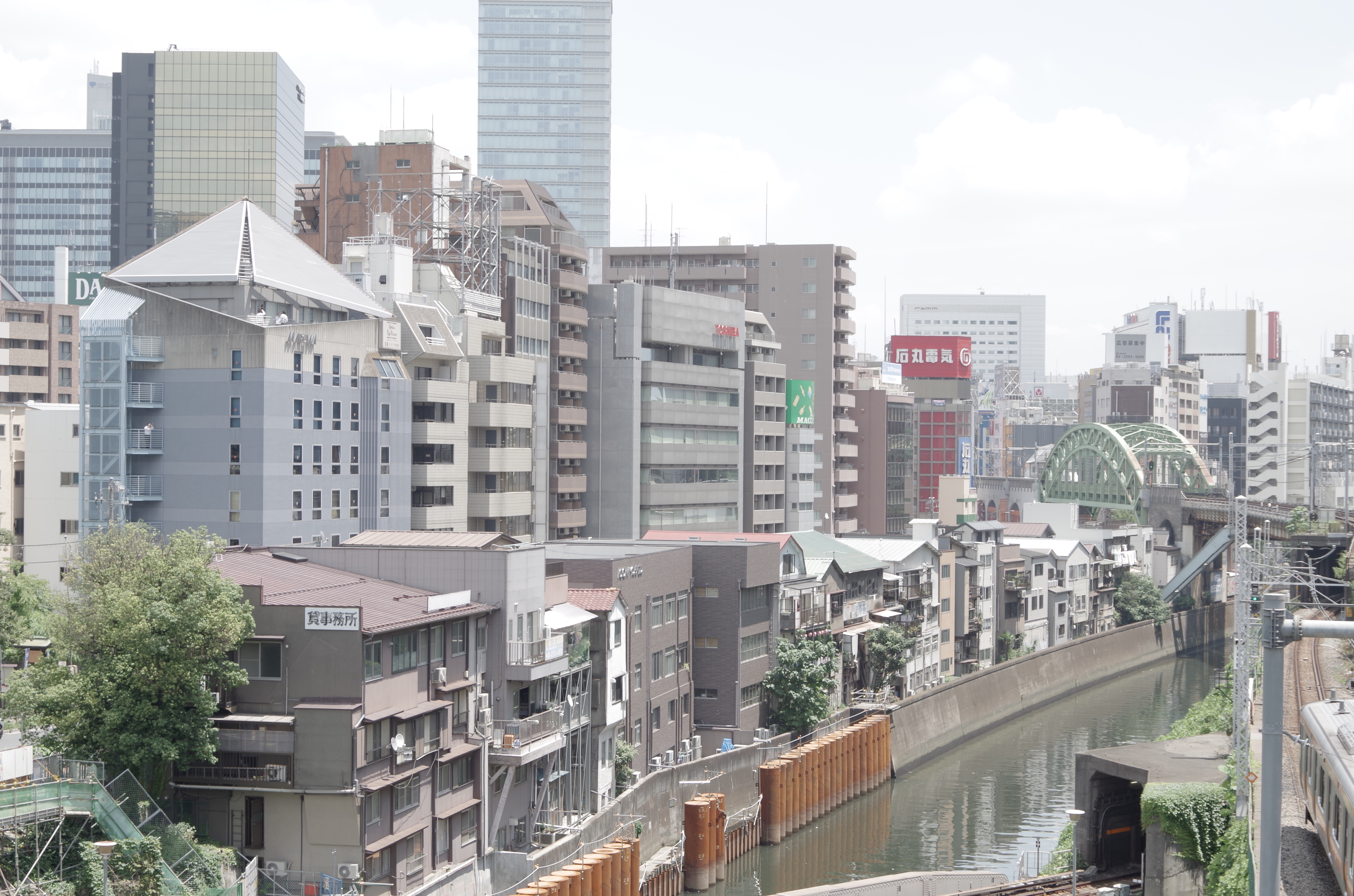 <b>カスタムイメージ：ほのか / K-30 / DA 18-135mm F3.5-5.6 ED AL（IF）DC WR / 約6.5MB / 4,928×3,264 / 1/125秒 / F8 / +0.3EV / ISO100 / 36mm</b>