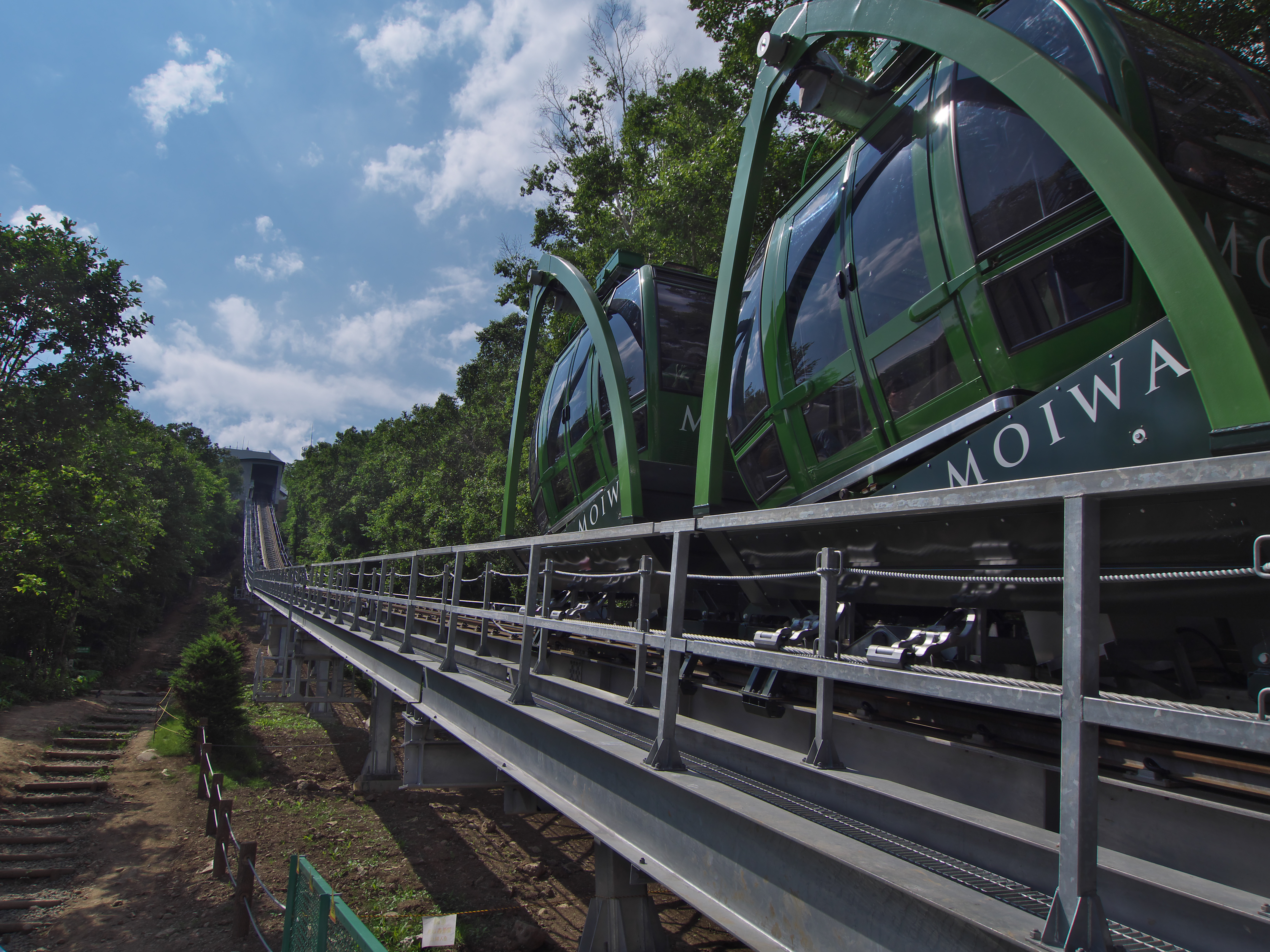 <b>「ファインカラーコントローラ」で青色成分の彩度を「30.0」、明度を「-20.0」に。</b>