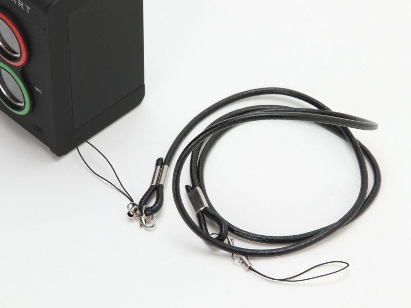 <b>ネックストラップが付属する</b>