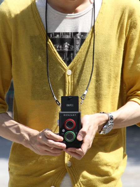 <b>二眼レフのような撮影スタイルを楽しめる</b>