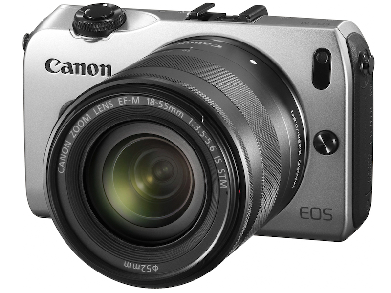 <b>EF-M 18-55mm F3.5-5.6 IS STMを装着</b>